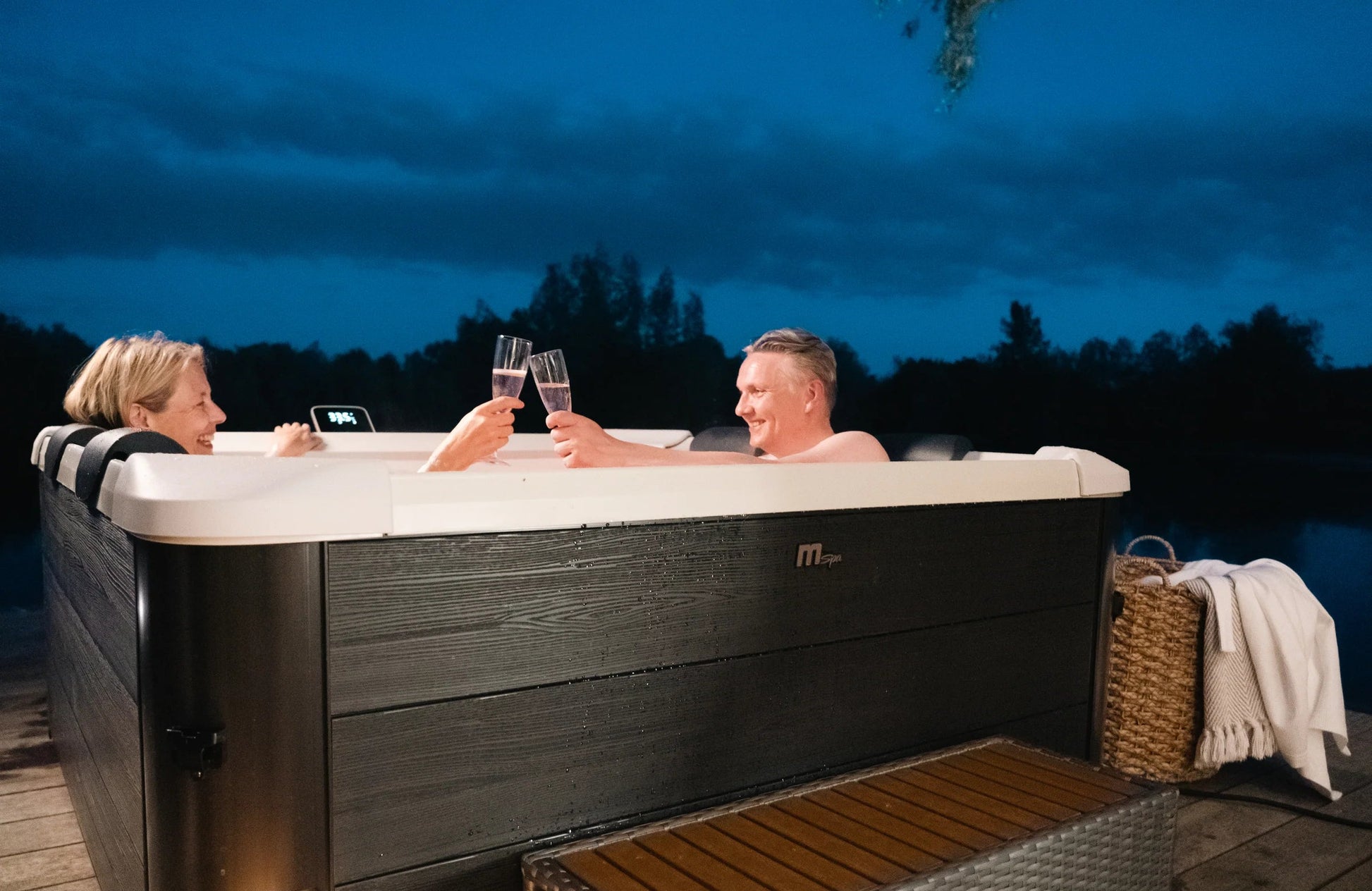 MSpaMSpa Frame Series OSLO Portable Square Hot Tub 6 PersonF-OS063Wnear me